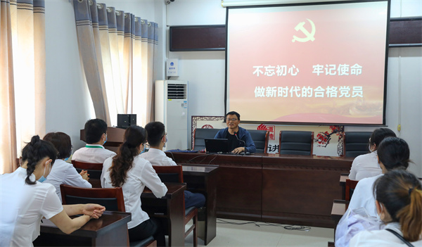 丁主任讲党课.jpg